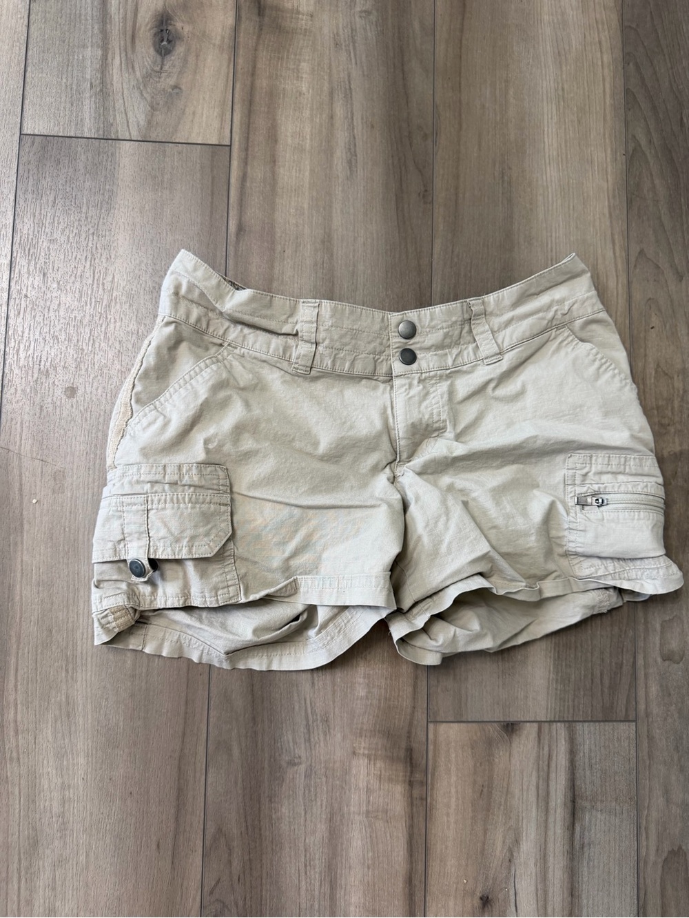 Columbia Shorts women’s size 4 Light Beige